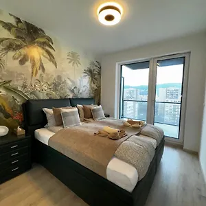 Riverguard With Free Parking Apartment
